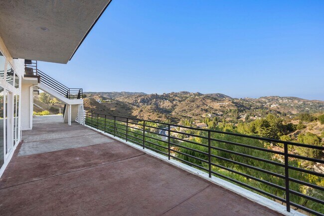 Building Photo - Modern Elegance Meets Scenic Privacy in Be...