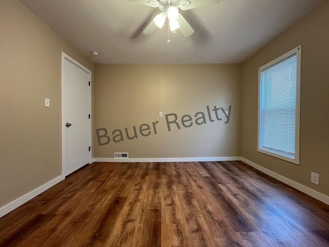 Building Photo - Beautiful 4 Bedroom on Ashland's South Side