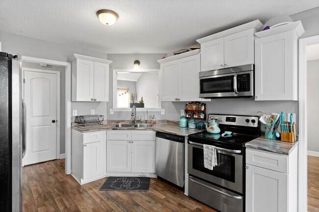 Building Photo - 4 Bedroom Pet Friend Home For Rent Near Dotsonville Road!