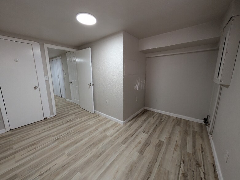 Building Photo - 537 S Hunter St