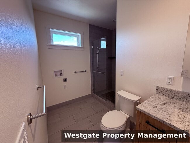 Building Photo - 220 Payran St