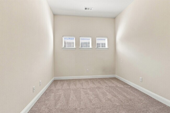 Building Photo - 118 Lavender Ln