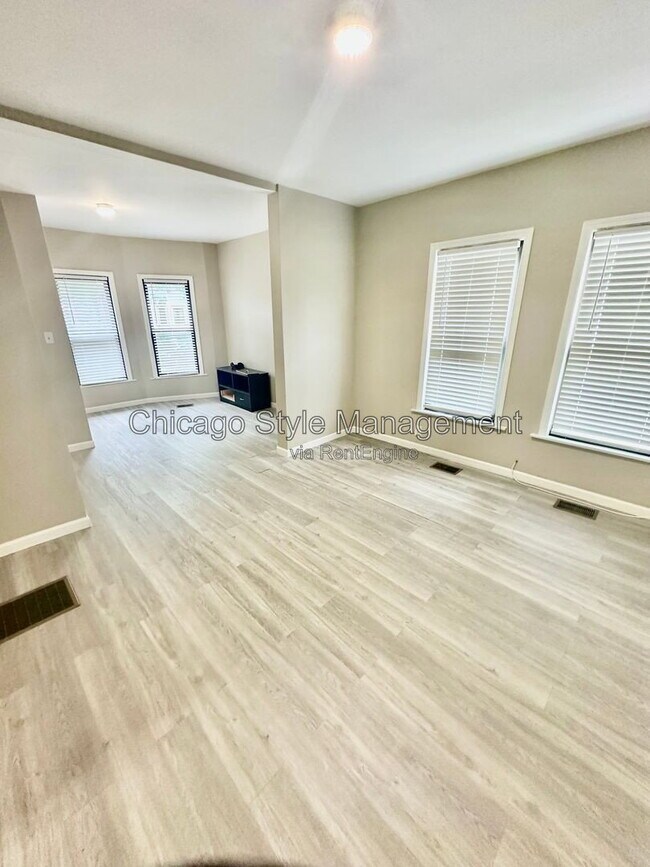 Building Photo - 2835 W 38th Pl