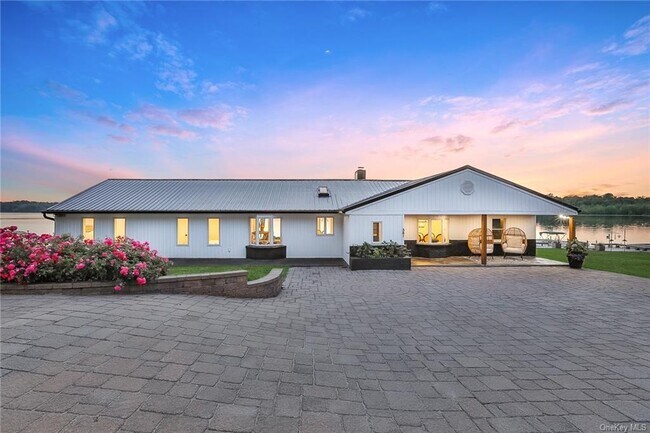 Building Photo - 381 Lakeside Rd