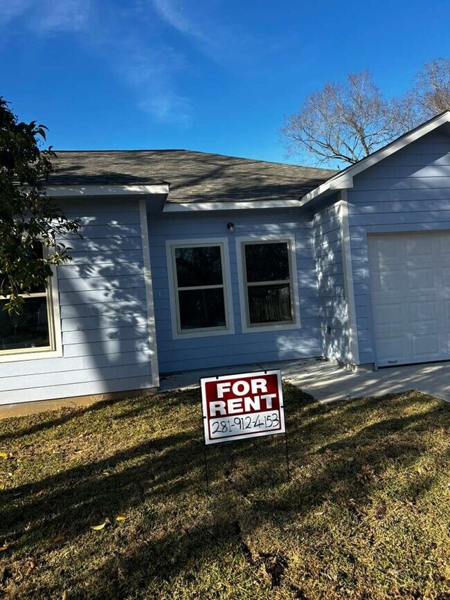 Building Photo - 704 Avenue I