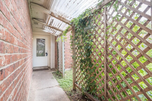 Building Photo - Charming 2-Bedroom, 2-Bath Townhouse in Pflugerville!