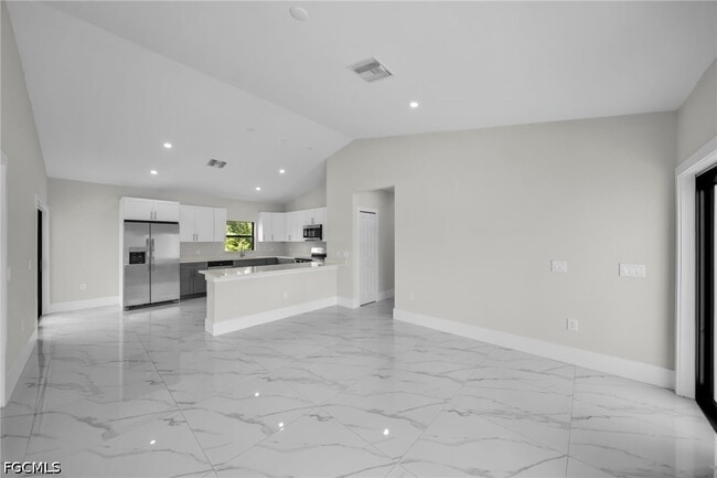 Building Photo - 633 Windermere Dr