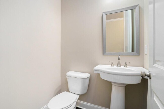 Building Photo - 612 Luckett Ct