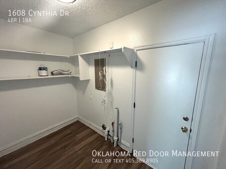 Building Photo - 1608 Cynthia Dr