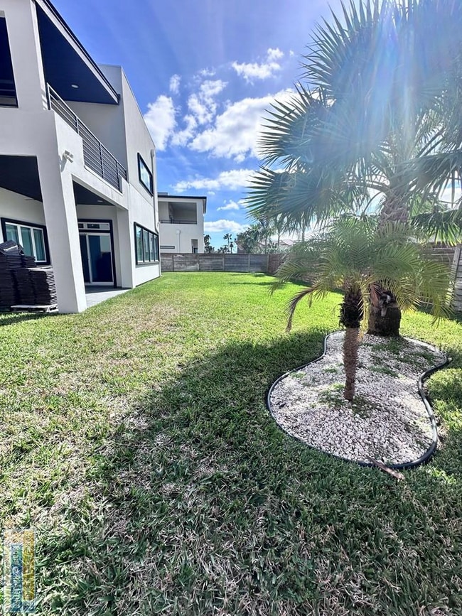 Building Photo - 154 Oleander Dr