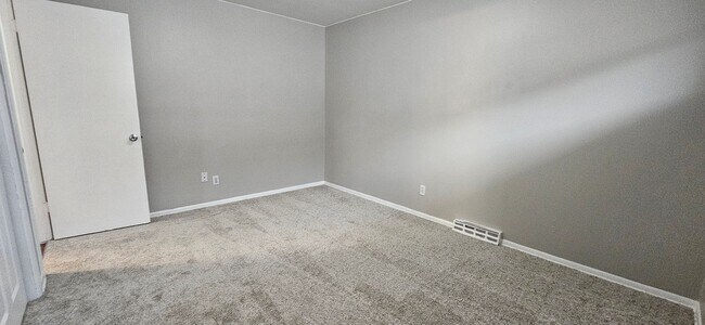 Building Photo - 1134-1138 N Akron St