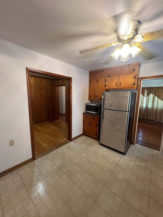 Building Photo - 854 Apperson St