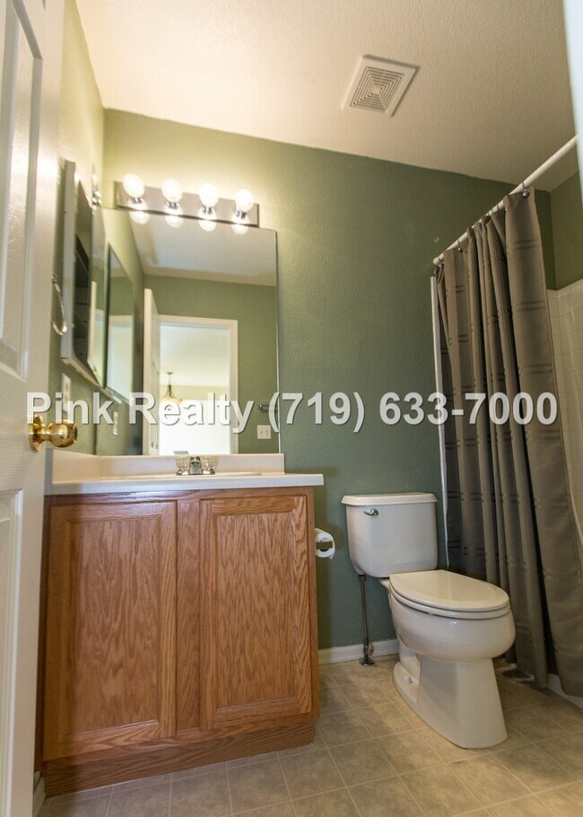 Building Photo - 985 Ridgebury Pl