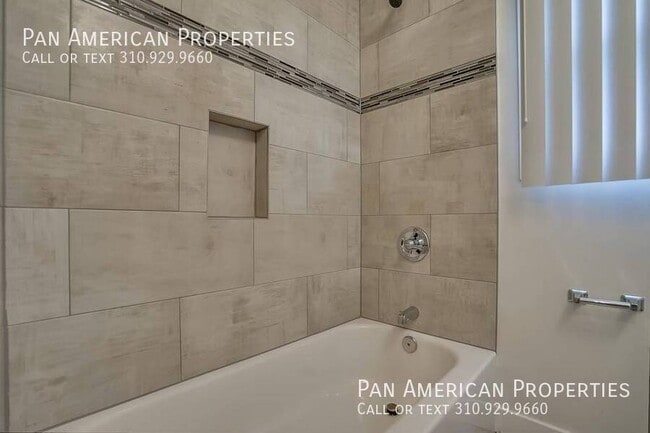 Building Photo - 451 W 4th St