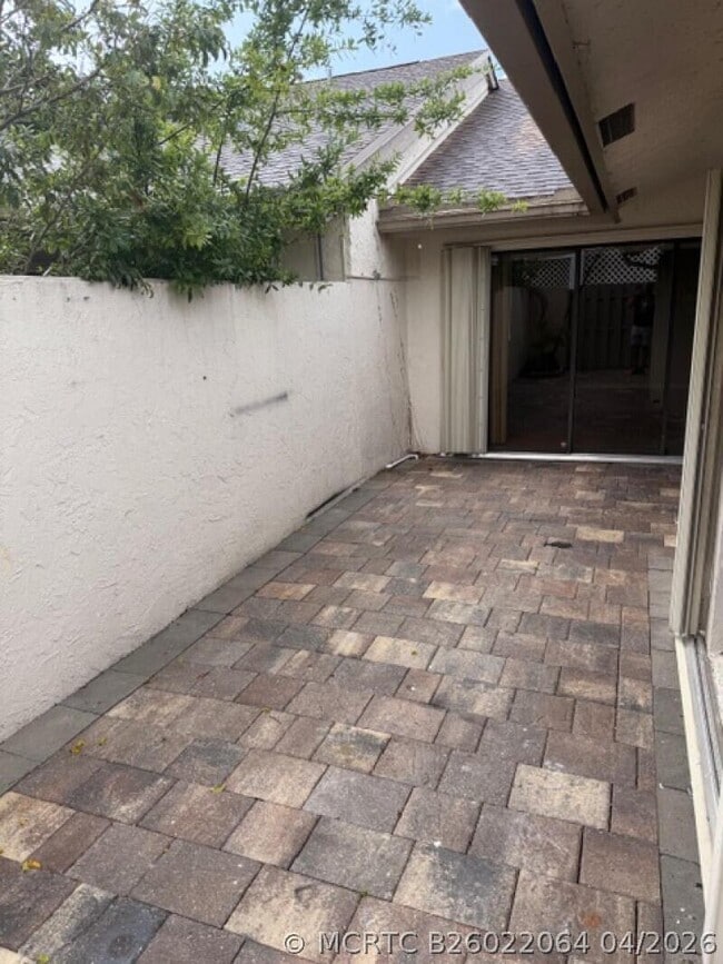 Building Photo - 3076 S Oakland Forest Dr