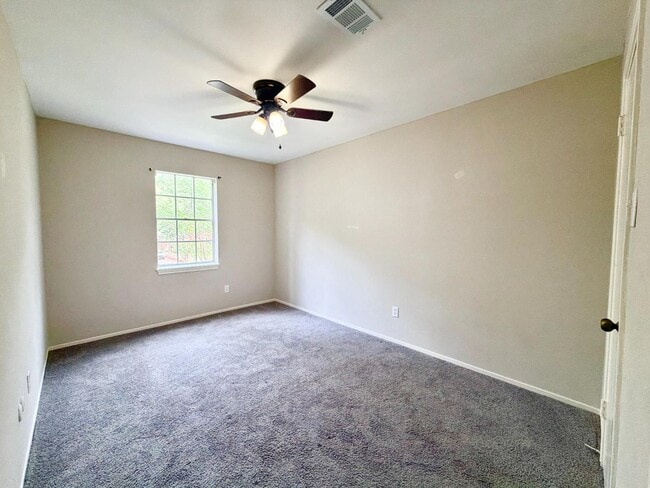 Building Photo - 12959 Trail Hollow Dr