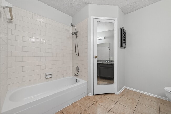 Building Photo - 5205 Beaverbrook Dr