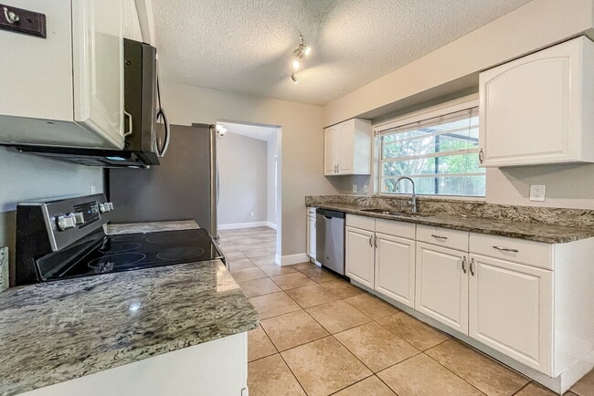 Building Photo - 1518 Crossridge Dr