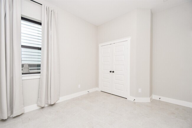 Building Photo - 15247 Parkland Canyon Dr
