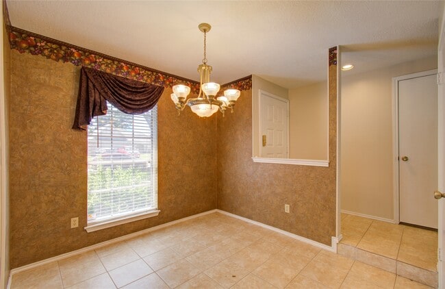 Building Photo - 11810 Stone Bridge Dr