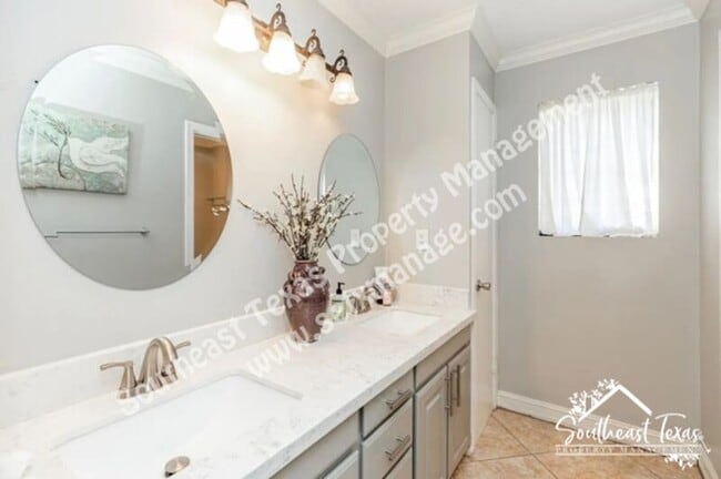 Building Photo - 6030 Zenith St