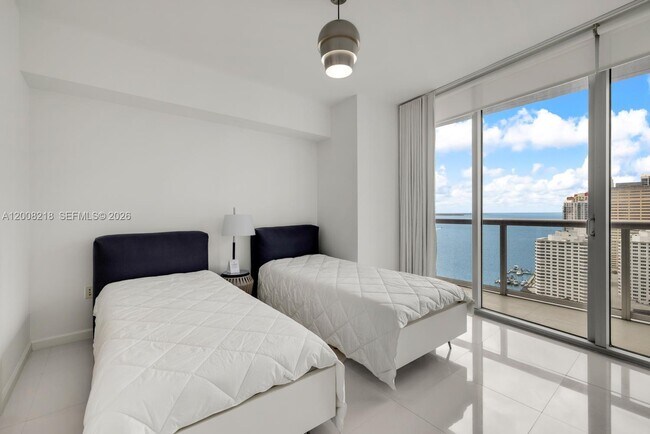 Building Photo - 495 Brickell Ave