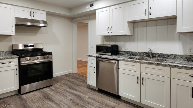 Building Photo - 2299 Westmoor Rd