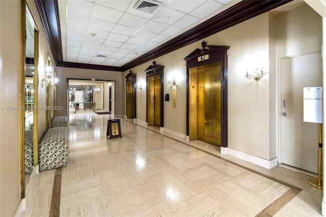 Building Photo - 2030 S Ocean Dr