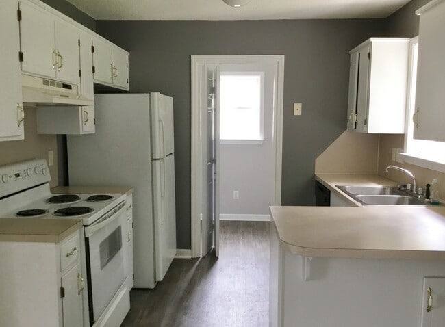 Building Photo - 3 Bedroom in Glenn Eagle Subdivision!