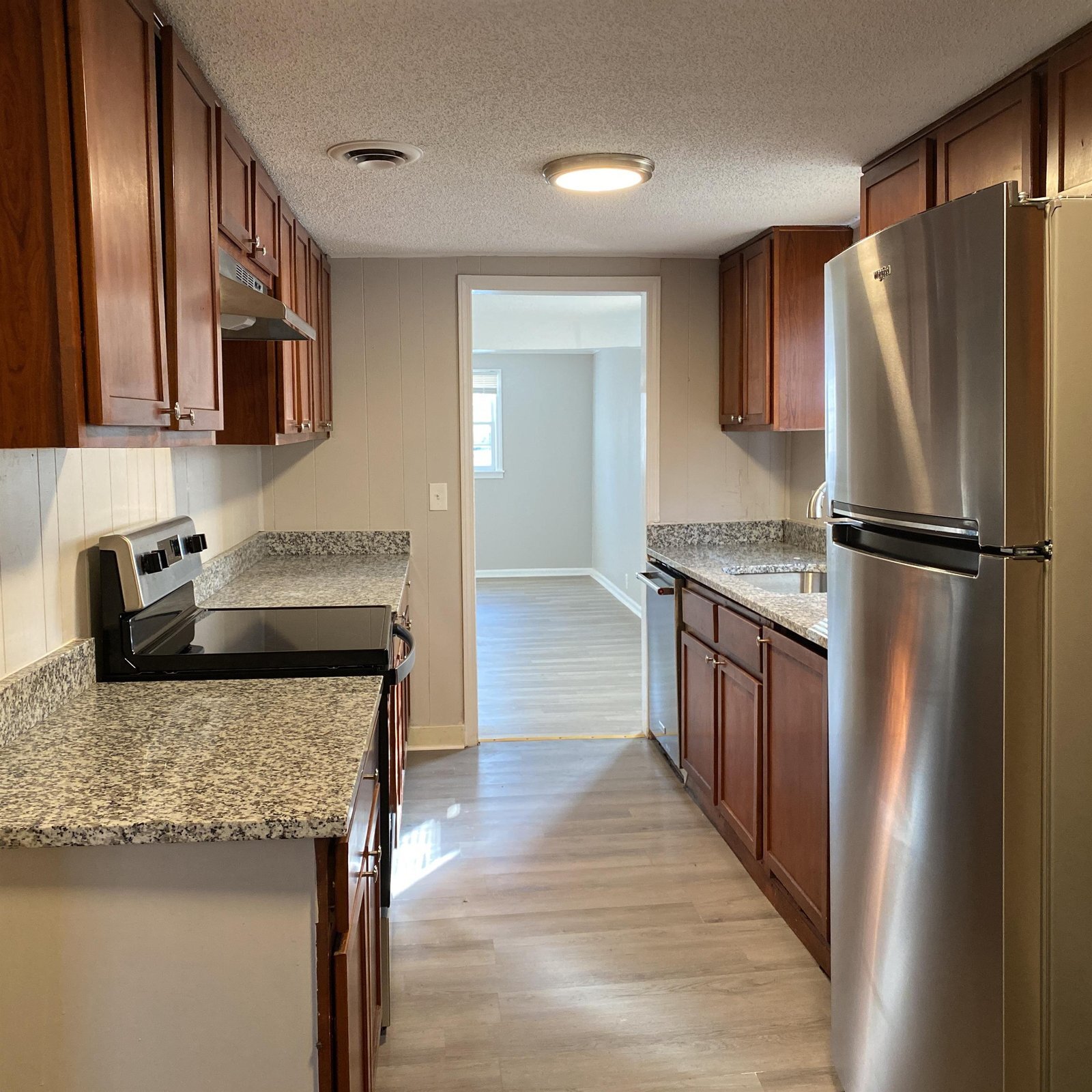 Building Photo - 332 N Cedar Ave