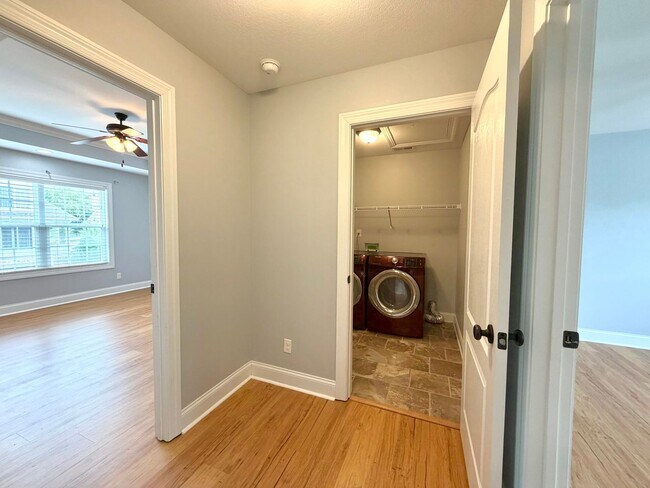 Building Photo - 90 Promontory Ln