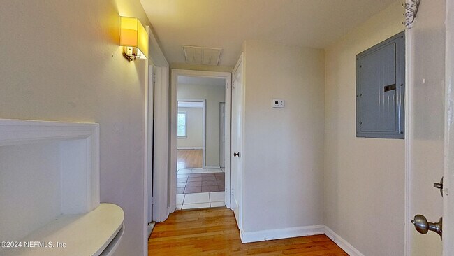Building Photo - 1261 Belmont Terrace