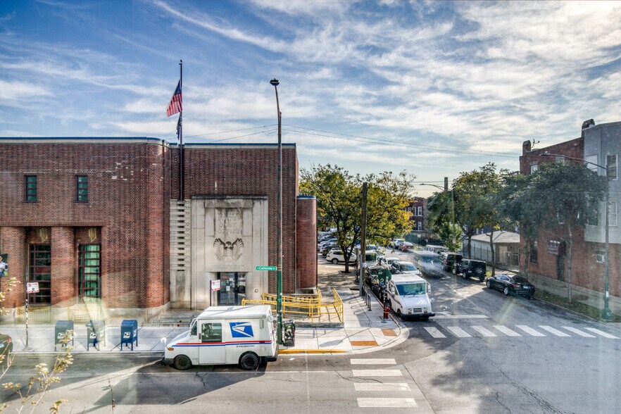 Building Photo - 2340 N California Ave