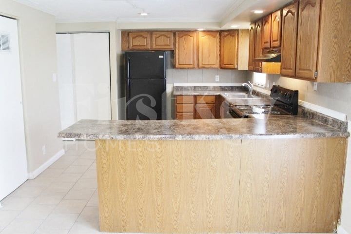 Building Photo - 9404 Granville Pl