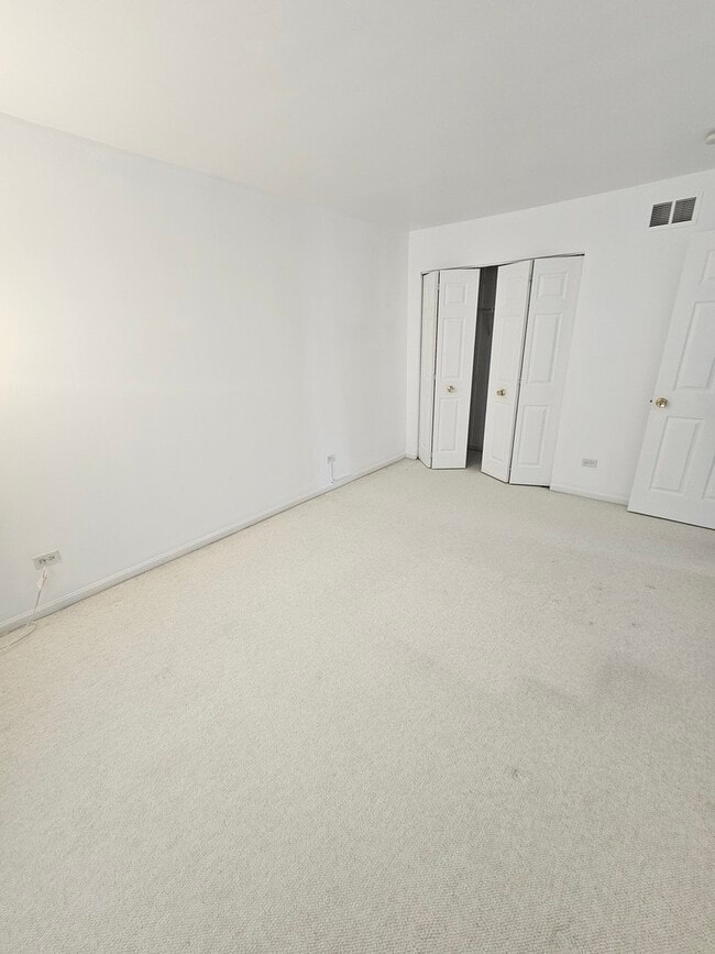 Building Photo - 1327 Sugar Ct