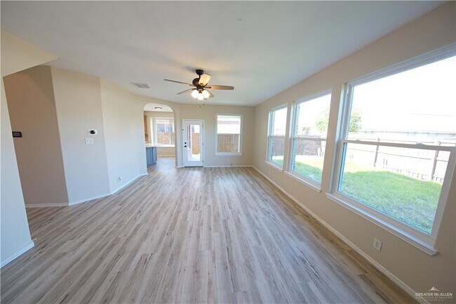 Building Photo - 27 Fern Ave