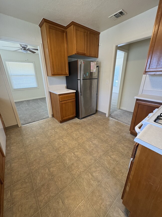 Building Photo - 401 Ainsley Ave