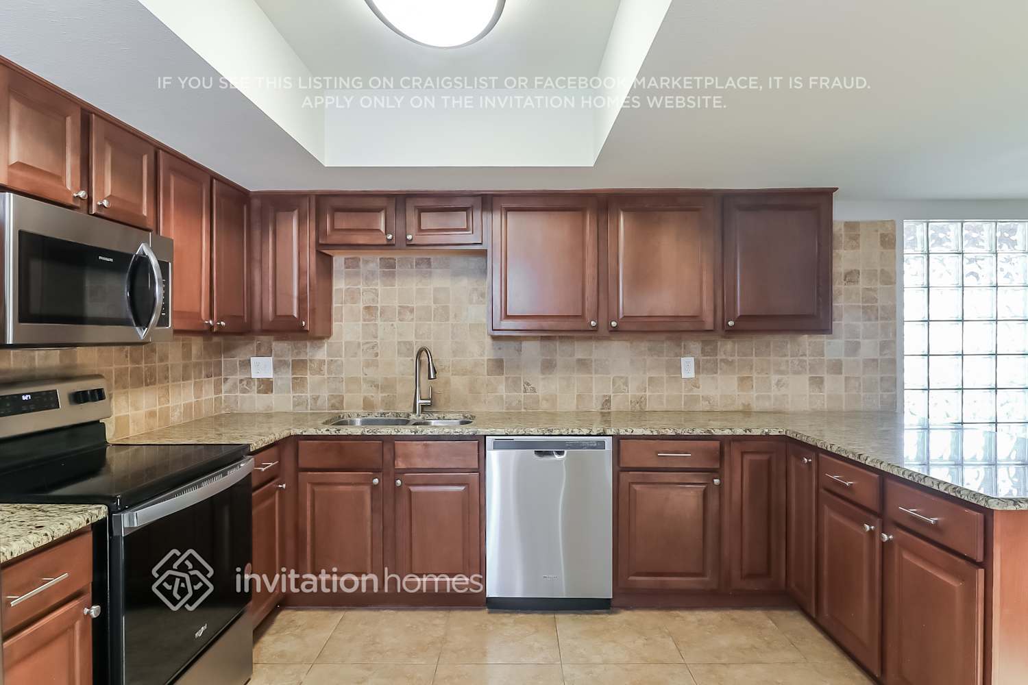 Building Photo - 3039 E Dahlia Dr