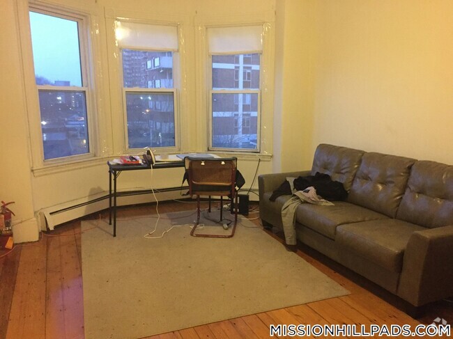 Building Photo - 1574 Tremont St