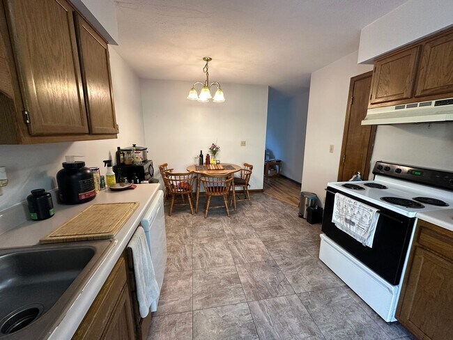 Building Photo - Radford Townhome 2 Bedroom, 1 Bathroom Ava...