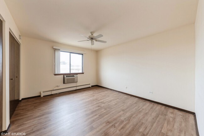 Building Photo - 909 S McKinley Ave