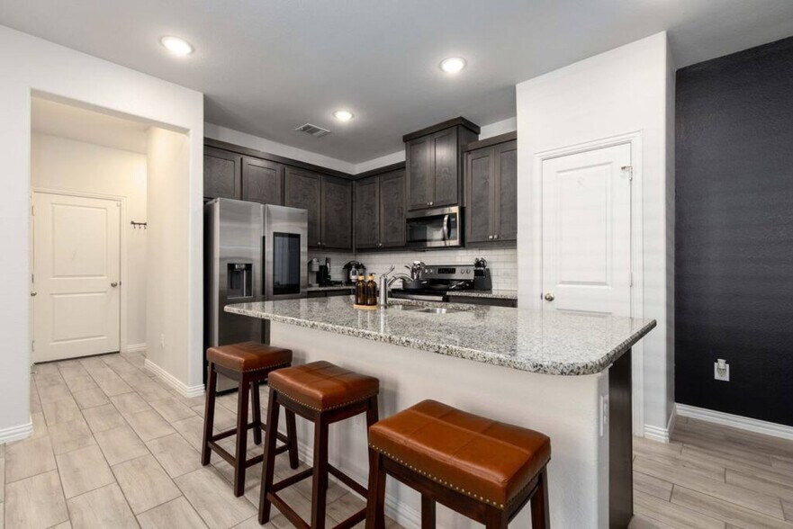Building Photo - 6704 Farsight Dr