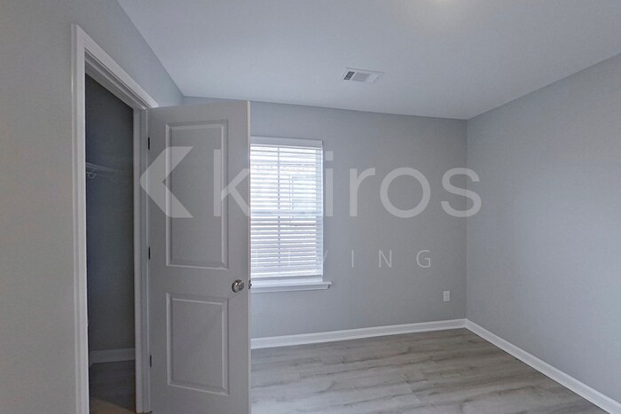 Building Photo - 342 Angela St