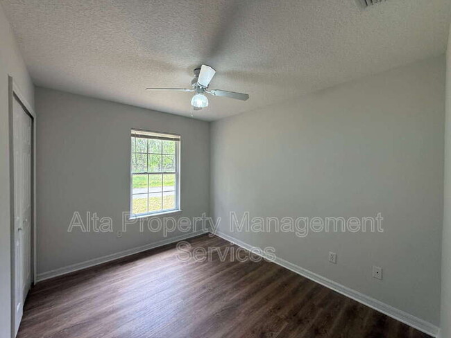 Building Photo - 324 Lena St