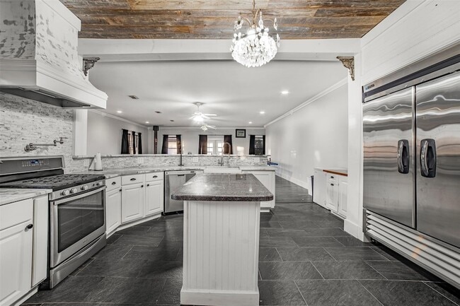 Building Photo - 17221 Steger Ln