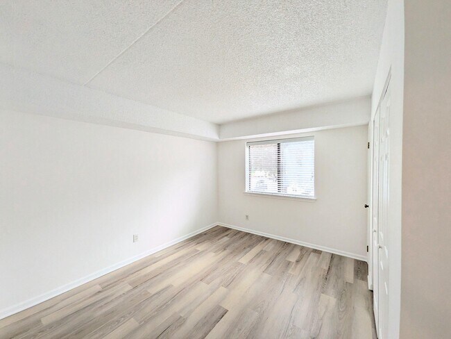 Building Photo - 34 Hermitage Dr
