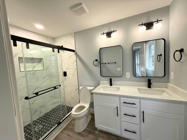 Building Photo - 28 11th St