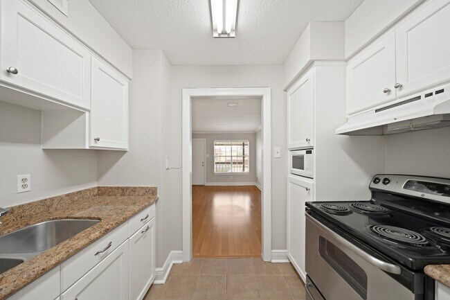 Building Photo - 845 Augusta Dr