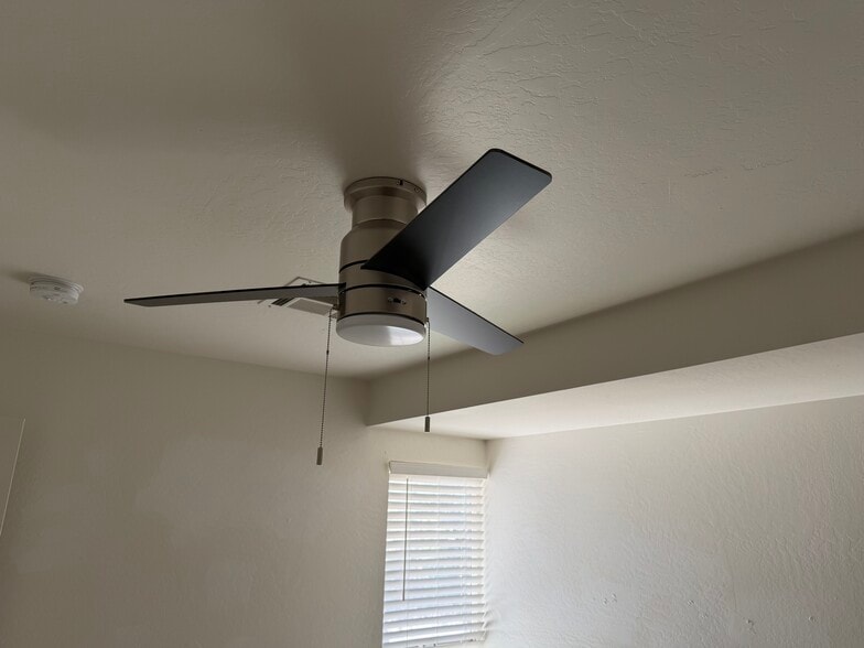 Ceiling fan - 7919 E Kimsey Ln