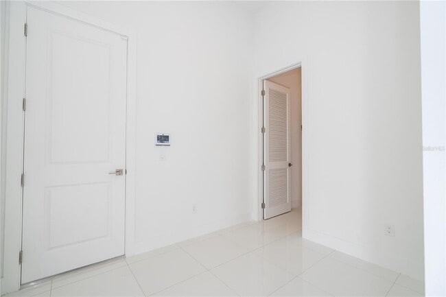 Building Photo - 16044 Pendio Dr